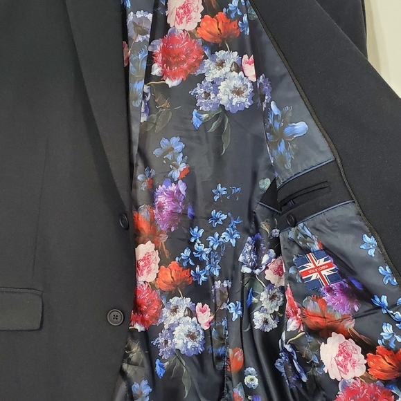 Blazer - Picture 2 of 2